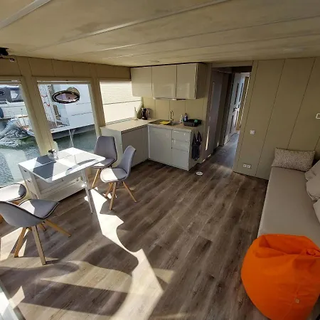 Floating 33 - Lea Sophie Tatil Evi Marienfelde