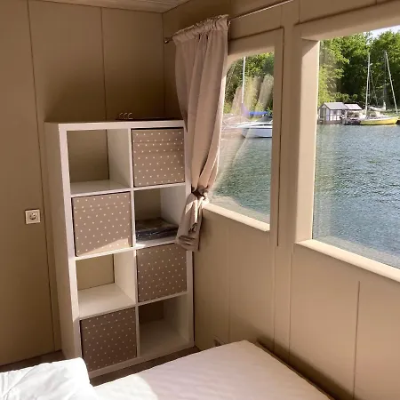 Floating 33 - Lea Sophie *
